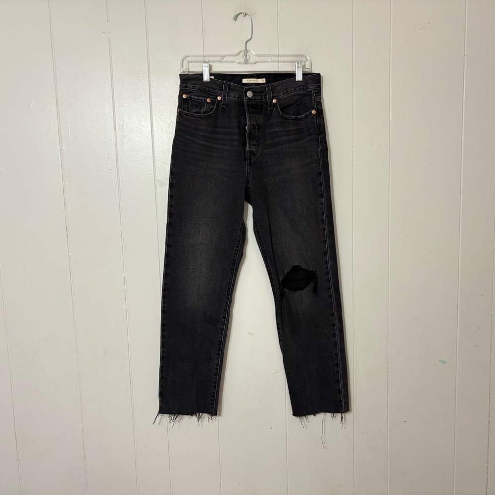 Levi’s Wedgie Straight Jeans Size 28 Black Distressed Raw Hem Zip Fly